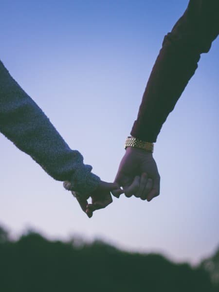 Couple linking little fingers