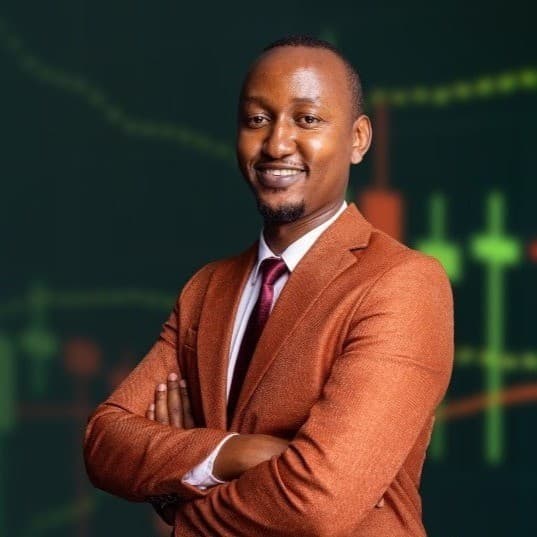Timothy Kiarie presenting live market analysis